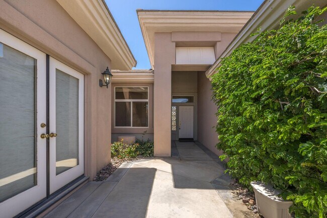 Foto del edificio - 78655 Golden Reed Dr