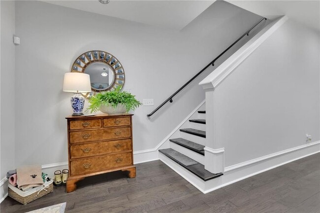 Building Photo - 885 3rd St