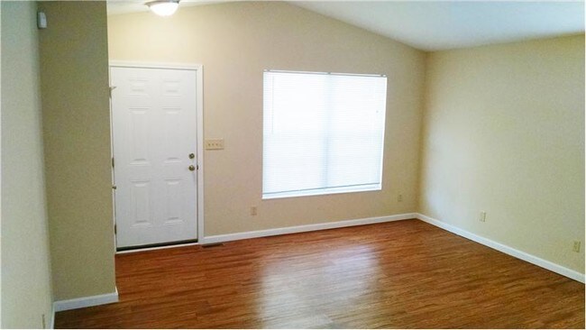 Foto del edificio - 56 Edwards Ave