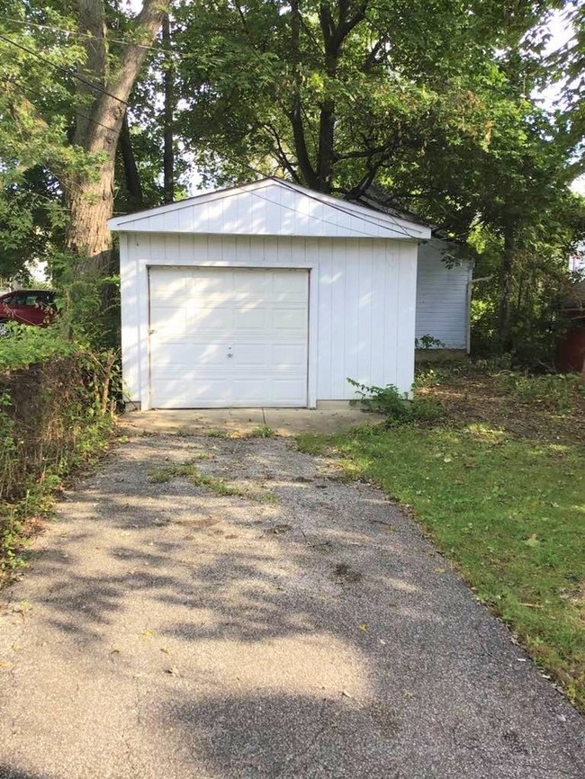 Building Photo - Updated Smart Home - Self-Showing TODAY!
