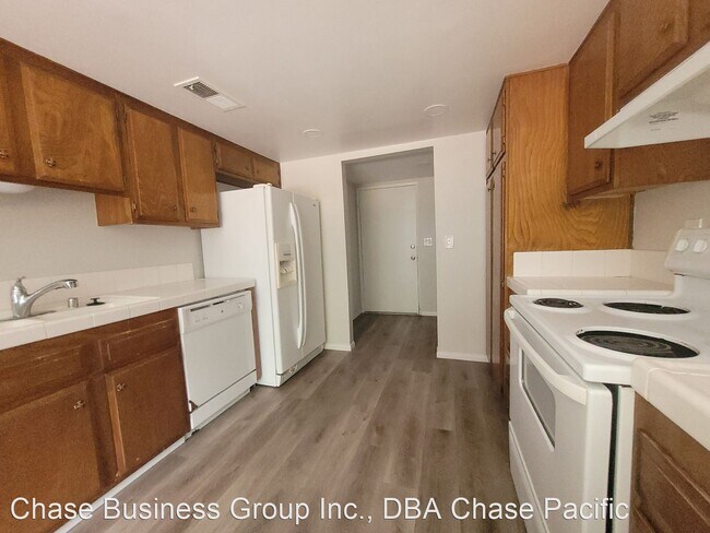 Building Photo - 3 br, 2.5 bath House - 9845 Genesee Ave