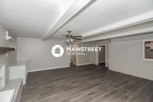 Building Photo - 4 Bedroom Pet-Friendly Home in Memphis, TN with Main Street Renewal