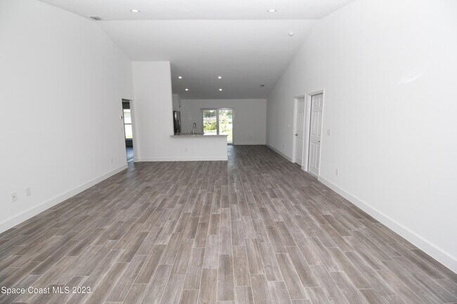 Foto del edificio - 906 Armstrong Rd SE