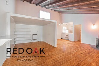 Building Photo - 411 1/2 S Coronado St