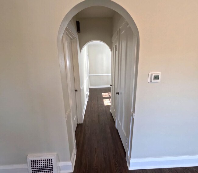 Building Photo - Beautiful Home Lowell Ave.