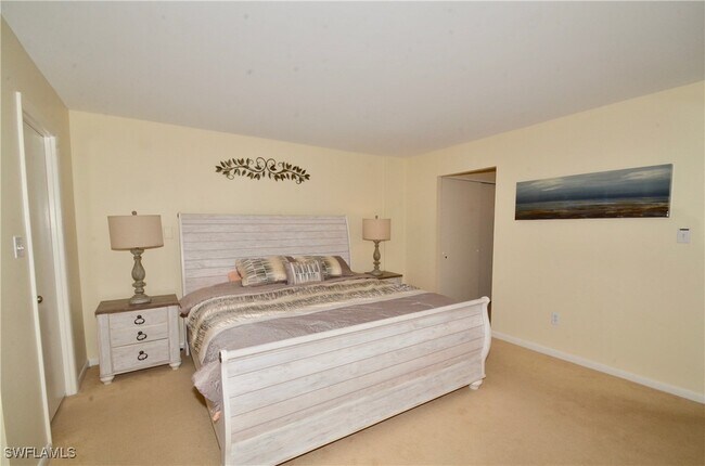 Foto del edificio - 555 Park Shore Dr