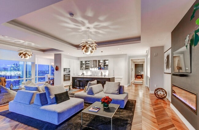 Building Photo - 300 International Drive