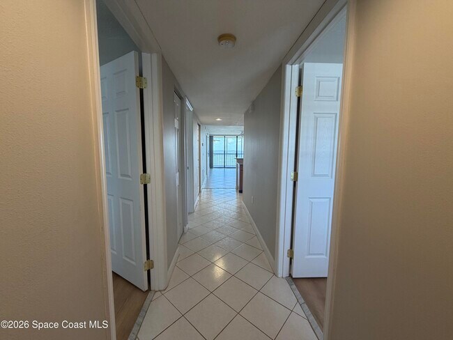 Foto del edificio - 5801 N Banana River Blvd