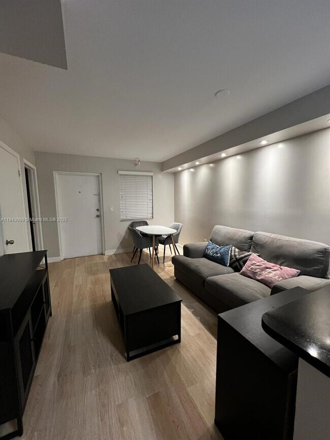 Foto del edificio - 2575 SW 27th Ave