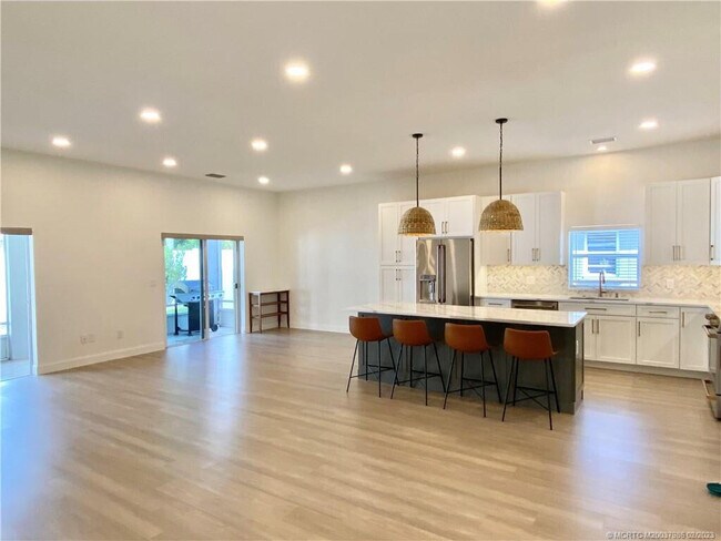 Building Photo - 1704 Primrose Ct