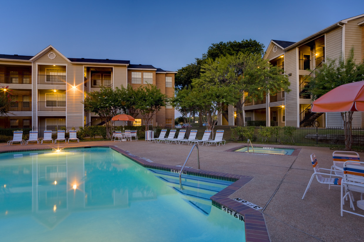 Foto principal - Centennial Court Apartments- Student Housing