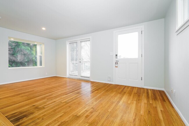 Foto del edificio - Modern Oasis in Seattle: 2-Bed, 2-Bath with Luxurious Amenities!