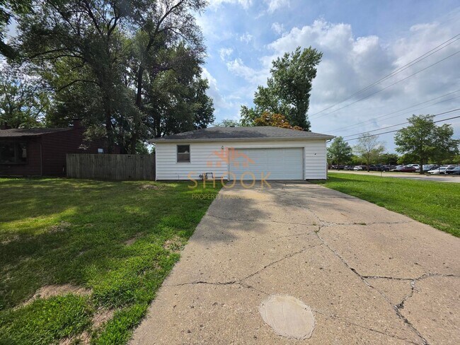 Foto del edificio - FRESH 4 BR HOME CLOSE TO EVERYTHING IN WEST LAFAYETTE