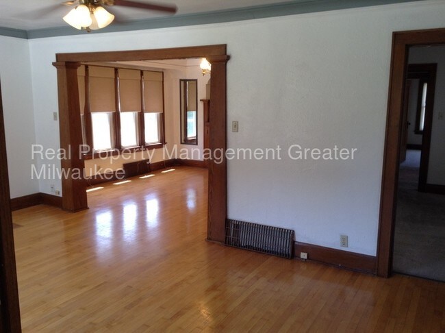 Foto del edificio - 921 S 76th St
