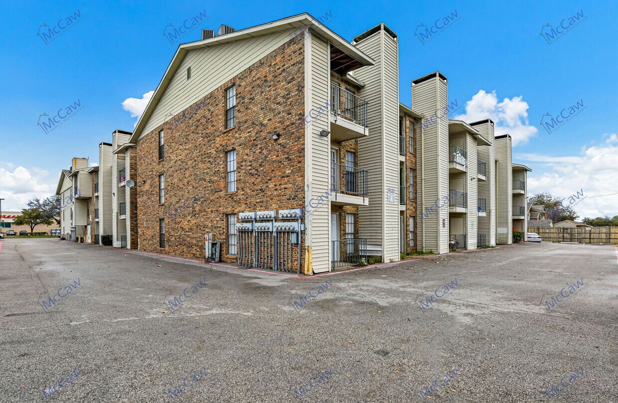 Foto principal - 9520 Royal Ln