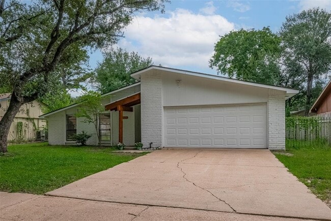 Building Photo - 3835 Cypressdale Dr