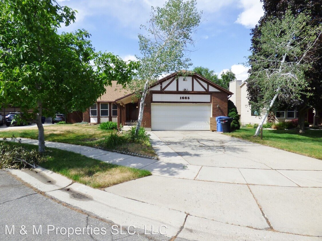 4 br, 2.5 bath House 1665 E Ensign Place House Rental in Salt Lake