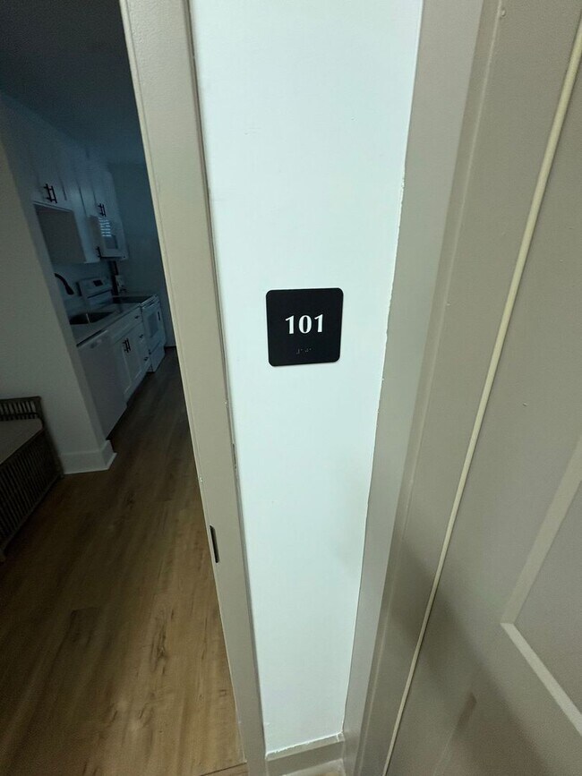 Foto del edificio - Welcome to Downtown living at its finest!