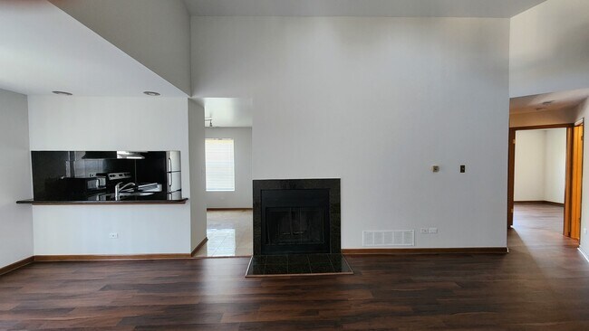 Building Photo - 130 Crestwood Ct