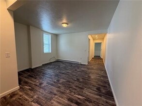 Building Photo - 571 Kendall Ave