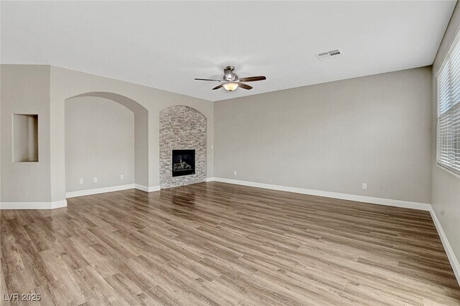 Foto del edificio - 9676 Grouse Grove Ave