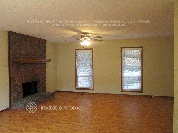Foto del edificio - 3142 Country Lake Dr