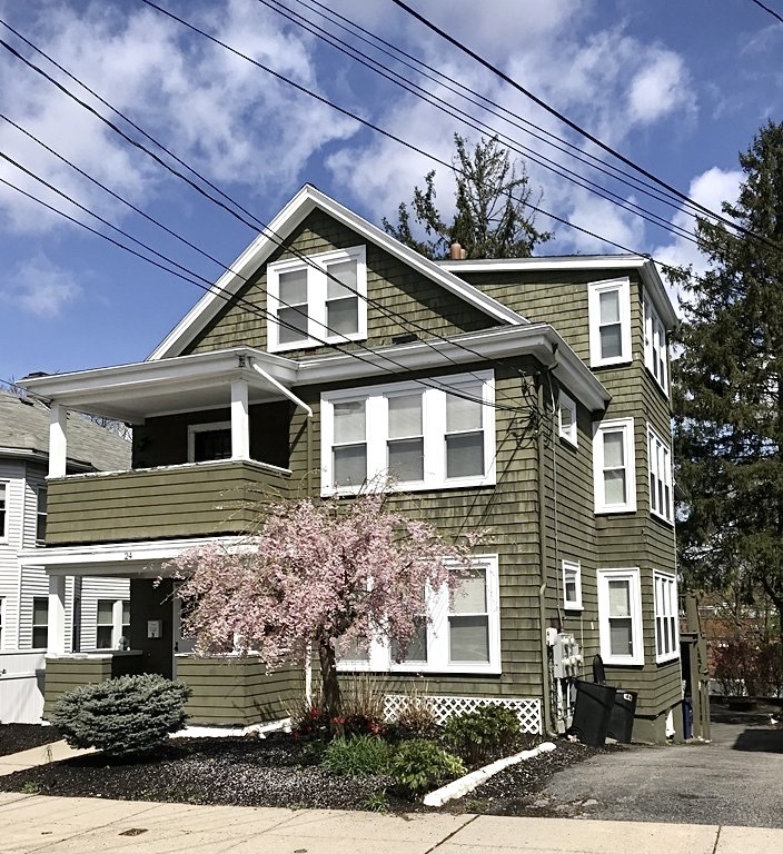 Primary Photo - 24 Thatcher St
