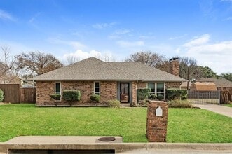 Building Photo - 2002 Harwell St