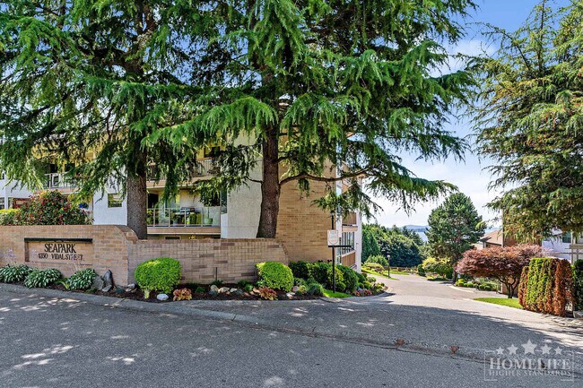 Building Photo - Beautiful View 2 Bed 2 Bath Condo for Rent in White Rock