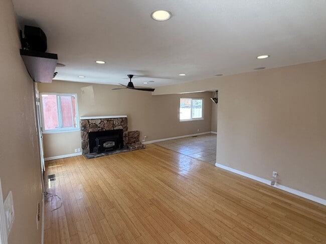 Foto del edificio - Spacious 3-bedroom home in Quiet El Sobran...