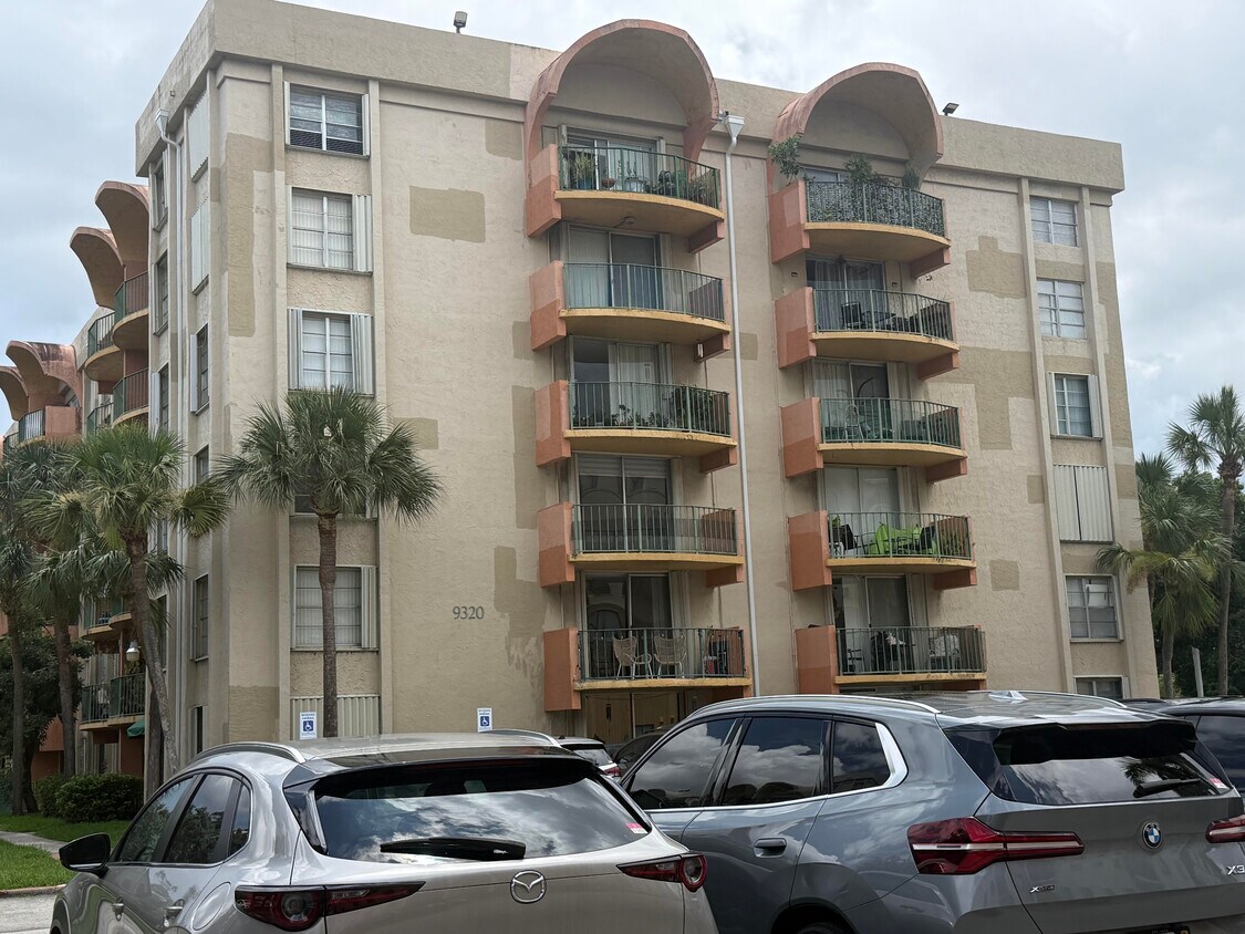 Foto del edificio - 9320 Fontainebleau Blvd