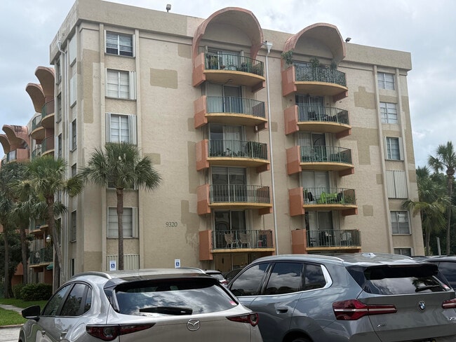 Foto del edificio - 9320 Fontainebleau Blvd