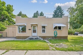 Building Photo - 2434 Lester St