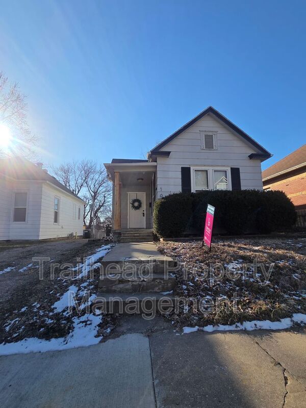 Building Photo - 1024 Roosevelt Ave