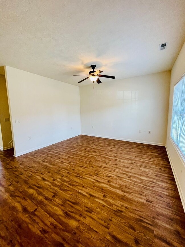 Photo - End unit! 3 Bedroom, 2.5 Bath Two Level To... House