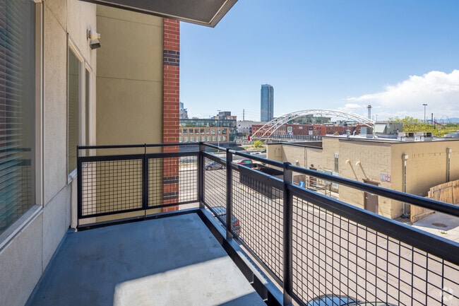 3BR, 2BA - 1160SF - Prospect on Central