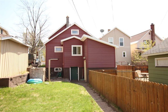 Foto del edificio - 312 W Clark St