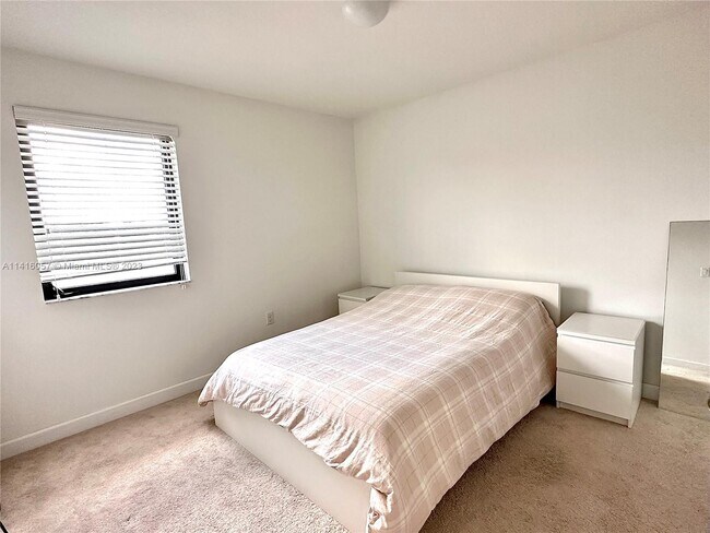Foto del edificio - 415 NE 194th Ln