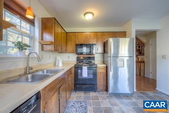 Building Photo - 2460 Whitney Ct