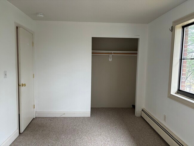 Building Photo - 136 Mammoth Rd