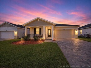Building Photo - 9049 Dahlia Cir