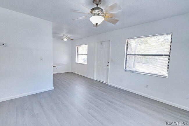 Foto del edificio - 512 long ave