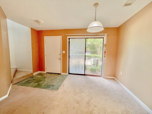 Building Photo - 17 Falcon Ridge Ln