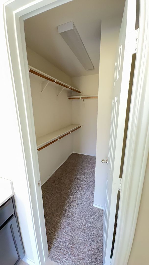Foto del edificio - 4 bedroom 2 bathroom house! HOUSING ACCEPTED!