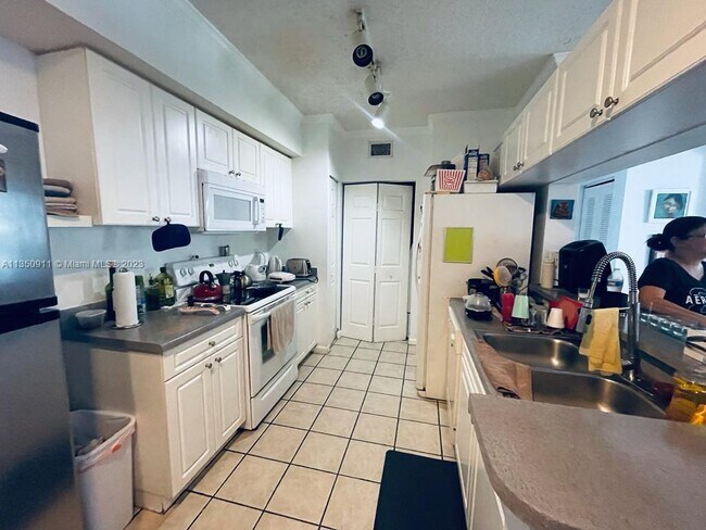 Foto del edificio - 17125 N Bay Rd
