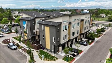 Building Photo - 2900 W Parkside Pl