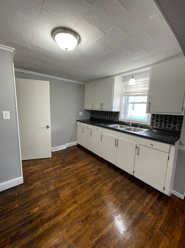 Kitchen - 2130 Harwine St