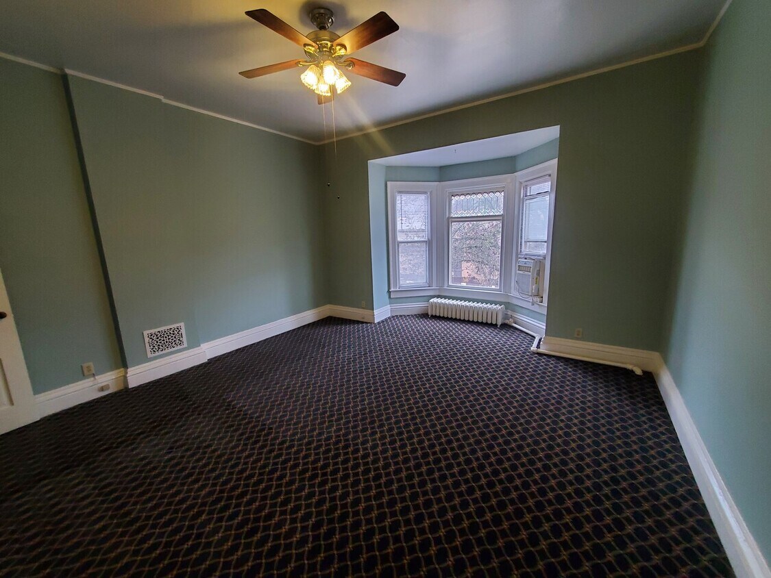 1330 Locust St Unit 3, Dubuque, IA 52001 Condo for Rent in Dubuque, IA