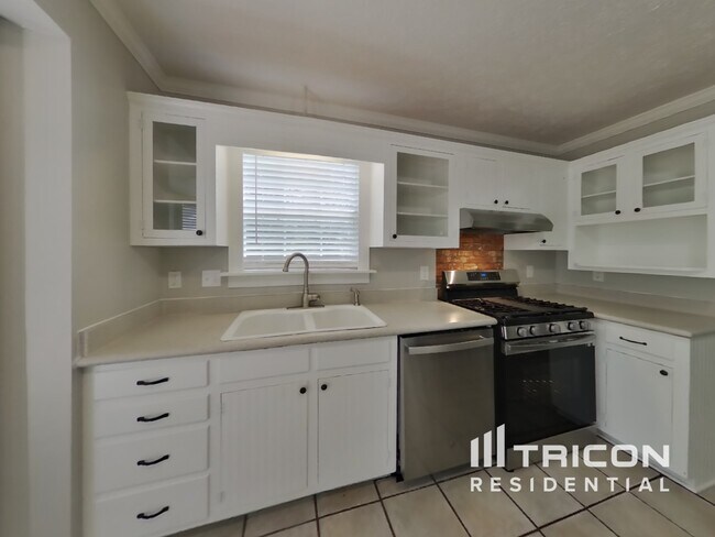 Building Photo - 100 Chitwood Ct