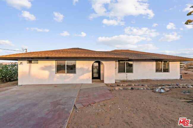 Foto del edificio - 62765 Lind Ln